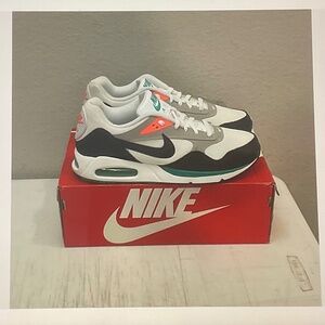 Size US- 11 / EUR 43 Nike Air Max Correlate White/ Black New Green W .